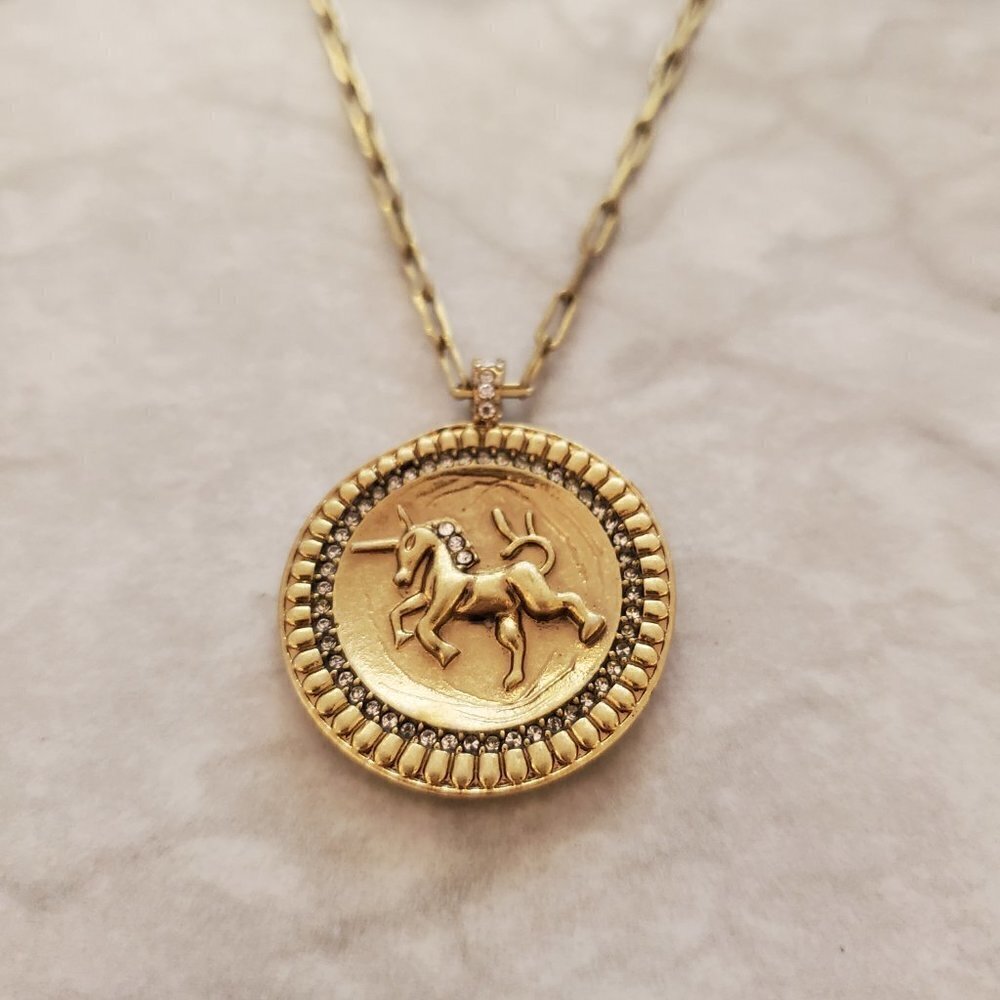 🦄 Stella and Dot Hammered Rhinestones Crystals Pave Unicorn Coin Pendant 🦄 - Picture 2 of 12